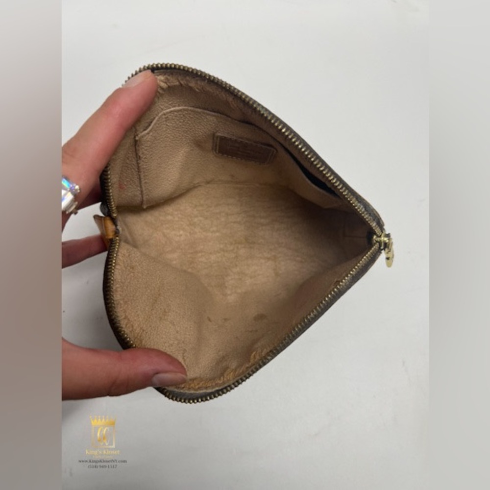 Louis Vuitton Cosmetics Pouch - Picture 10 of 13